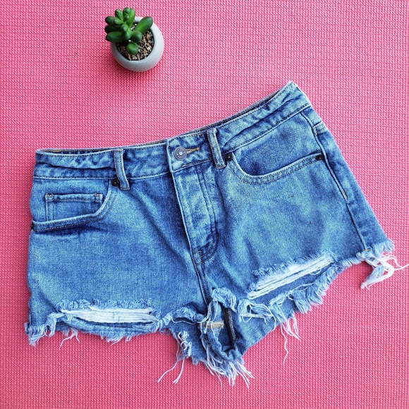 Brandy Melville Pants - Brandy Melville frayed hem distressed shorts